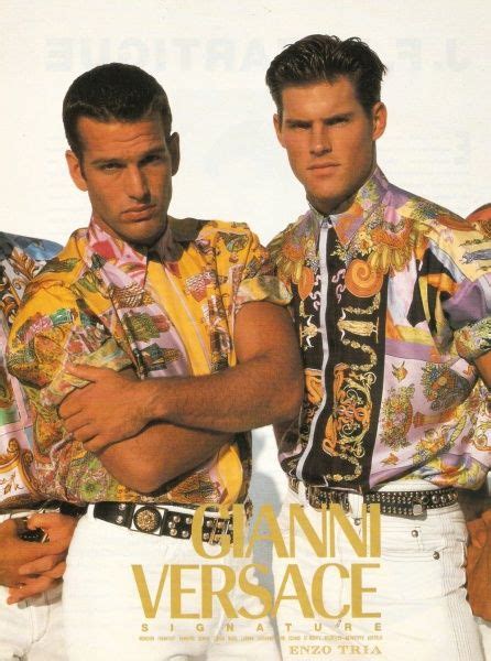 uomo con serpente di gianni versace|gianni versace stile.